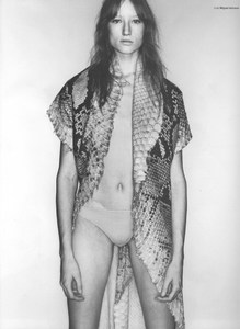 alex_cayley-dressing_up-dutch-magazine-25-january-february-2000-14.jpg