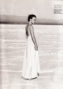 elle_uk_oct_1994_14.jpg