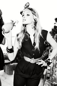 ellenvonunwerthguessla48.jpg