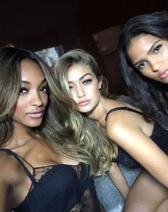 jourdan-dunn-gigi-hadid-cris-urena.jpg