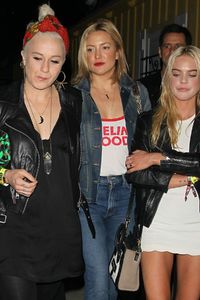 kate-hudson-at-guns-n-roses-concert-at-the-troubadour-in-west-hollywood-04-01-2016_10.jpg