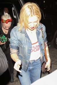 kate-hudson-at-guns-n-roses-concert-at-the-troubadour-in-west-hollywood-04-01-2016_12.jpg