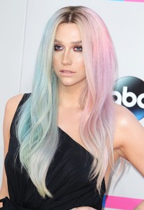 kesha-2013-american-music-awards-01.jpg