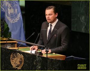 leonardo-dicaprio-gives-earth-day-speech-at-un-03.jpg