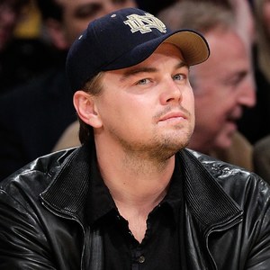 leonardo-dicaprio-hats-Notre-dame.jpg