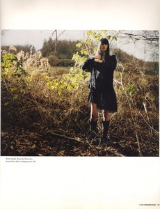 may_the_circle_remain_unbroken_photography_corinne_day_i-D_magazine_june_july_2002_2.jpg