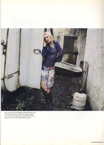 may_the_circle_remain_unbroken_photography_corinne_day_i-D_magazine_june_july_2002_4.jpg