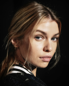 stella-maxwell-tommy-hilfiger.jpg
