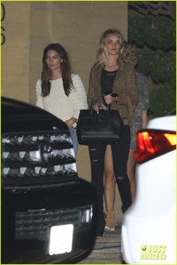 taylor-swift-joins-supermodel-pals-at-nobu-24.jpg