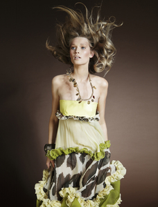 toni-garrn-sustainable-fashion-antonia-leoni-mochni.jpg