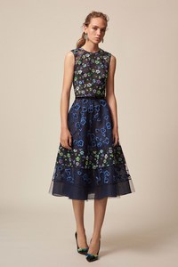 05-Oscar-de-la-Renta-Resort-2017.jpg