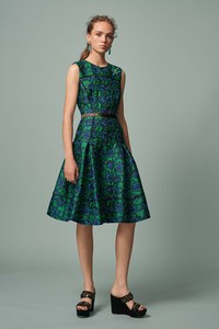 08-Oscar-de-la-Renta-Resort-2017.jpg