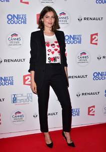 1767493-laetitia-casta-pose-pour-le-photocall-de-950x0-3.jpg