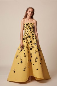 27-Oscar-de-la-Renta-Resort-2017.jpg