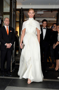 Karlie+Kloss+Mark+Hotel+Celebrates+2016+Met+zVj12T4R2H-x.jpg