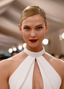 Karlie+Kloss+Manus+x+Machina+Fashion+Age+Technology+1WV5PLQjY9xx.jpg