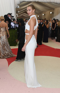 Karlie+Kloss+Manus+x+Machina+Fashion+Age+Technology+2mEiuM9H3q_x.jpg