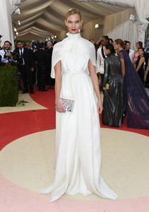 Karlie+Kloss+Manus+x+Machina+Fashion+Age+Technology+0I7PqAKRm9mx.jpg