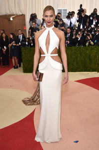 Karlie+Kloss+Manus+x+Machina+Fashion+Age+Technology+bIcPja3cDB9x.jpg