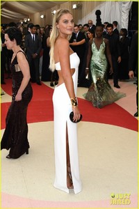 MET gala (12).jpg