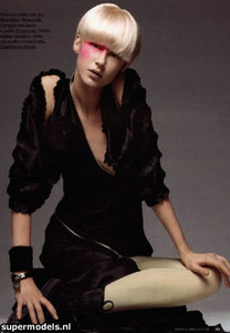 glamour it  nov 2002 (10).jpg