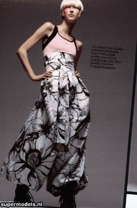 glamour it  nov 2002 (9).jpg