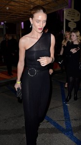 Rosie+Huntington+Whiteley+Celebrities+Attend+fkyJEtmWR4Hx.jpg