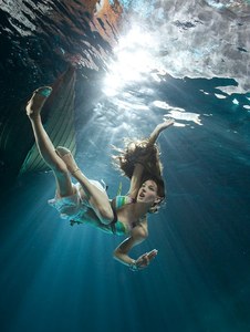 Zena Holloway for Ahlens 0503200902_6420139_3811007.jpg