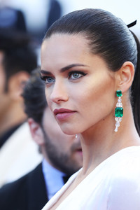 zAdriana+Lima+Julieta+Red+Carpet+Arrivals+69th+XpUJhHXsXIlx.jpg