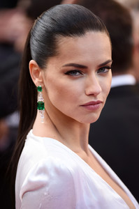 zAdriana+Lima+Julieta+Red+Carpet+Arrivals+69th+x-4Q_onyu8Jx.jpg