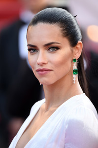 zAdriana+Lima+Julieta+Red+Carpet+Arrivals+69th+mTEaqWDEKuPx.jpg