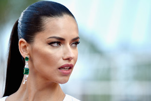 zAdriana+Lima+Julieta+Red+Carpet+Arrivals+69th+i7lAG-gEcByx.jpg