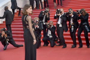 Unknown+Girl+La+Fille+Inconnue+Red+Carpet+Tyvd_mzmNXBl.jpg