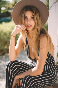 Camila Morrone (03).jpg