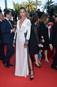 Adriana-Lima--Julieta-Premiere-at-2016-Cannes-Film-Festival--17.jpg