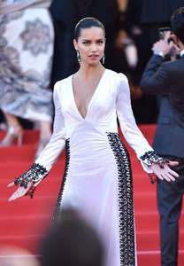 Adriana-Lima--Julieta-Premiere-at-2016-Cannes-Film-Festival--19.jpg