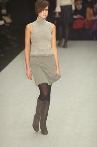 Alberta_Ferretti_Fall_2001_x1l_ut7c6x_Hx.jpg