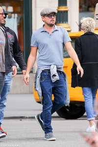 Leonardo-DiCaprio-Walking-NYC-May-2016-Picturesf.jpg