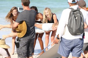 Victoria_Secret_Models_Photo_Shoot_Miami_nlDiQDTDGbLx.jpg