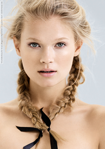 Vita-Sidorkina-for-Grazia-Magazine-September-2015-photo-shoot-002.png