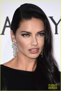 adriana-lima-joe-thomas-cannes-amfar-gala-2016-06.jpg