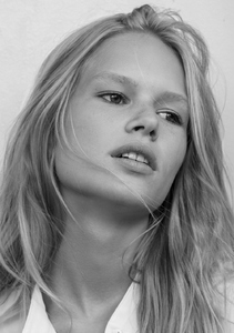 anna_ewers_piotmarzec.jpg