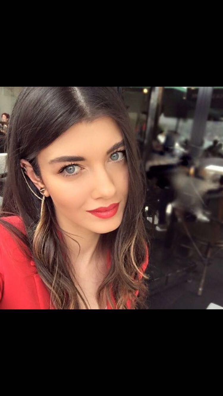 Model ID: Mediterranean Girl in her '20s
