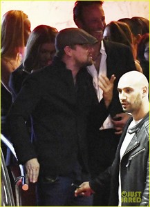 leonardo-dicaprio-cannes-club-girls-06.jpg