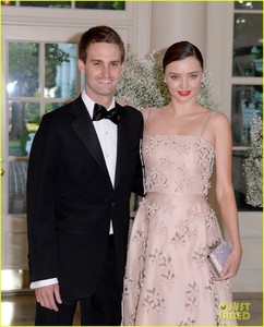 miranda-kerr-evan-spiegel-couple-up-at-state-dinner-02.jpg