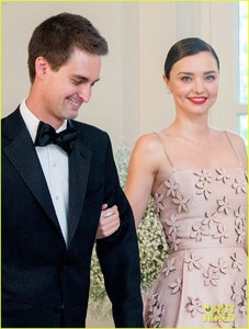 miranda-kerr-evan-spiegel-couple-up-at-state-dinner-04.jpg