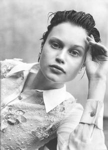 natalia-semanova-white-shirt-vogue-italia-may-1997.jpg