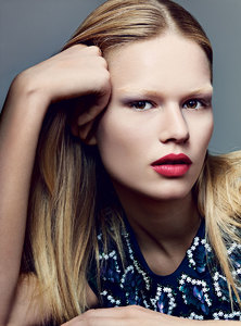 one-hit-wonders-lipstick-anna-ewers.jpg