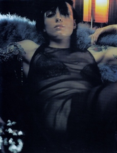 uk_vogue_apr_2001_27.jpg