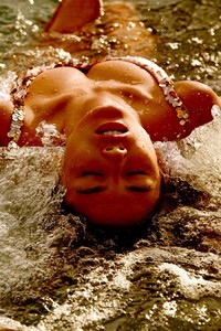 whtvr-SU-Sparkles-800x1200-05-700x1050.jpg
